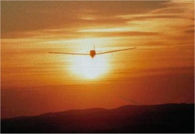 Anflug bei tiefstehender Sonne