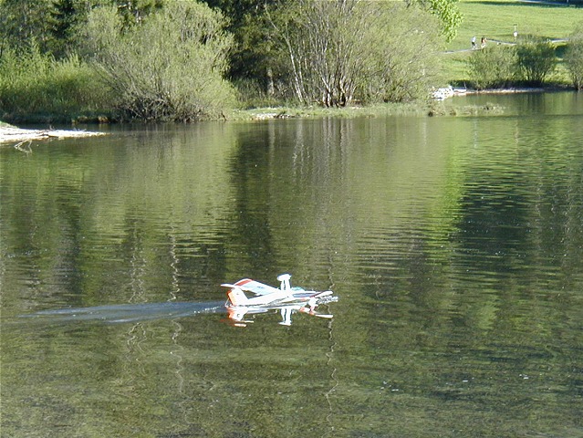 Elektro-Wasserfliegertreffen Grundlsee am 21. und 22. Mai 2005 - Foto 07 - klick = zurck zum Index