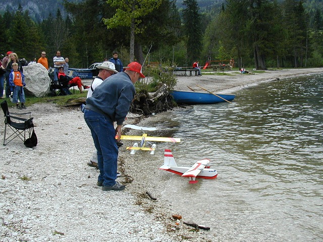 Elektro-Wasserfliegertreffen Grundlsee am 21. und 22. Mai 2005 - Foto 14 - klick = zurck zum Index