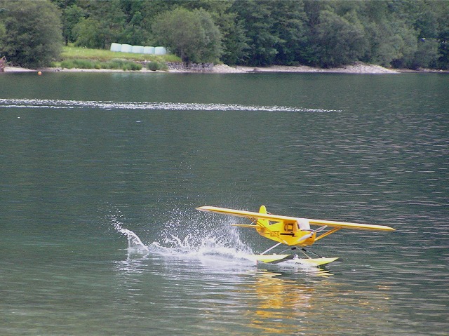 Elektro-Wasserfliegertreffen Grundlsee am 23. und 24. Juni 2007 - Foto 04 - klick = zurck zum Index