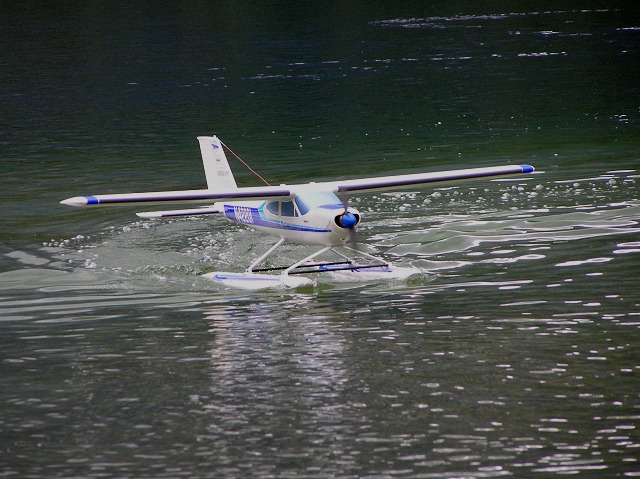 Elektro-Wasserfliegertreffen Grundlsee am 23. und 24. Juni 2007 - Foto 12 - klick = zurck zum Index