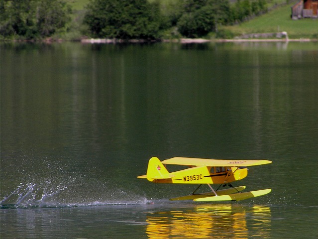 Elektro-Wasserfliegertreffen Grundlsee am 23. und 24. Juni 2007 - Foto 17 - klick = zurck zum Index