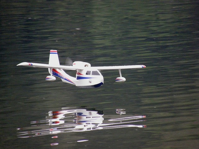 Elektro-Wasserfliegertreffen Grundlsee von 13. bis 15. Mai 2010 - Foto 09 - klick = zurck zum Index