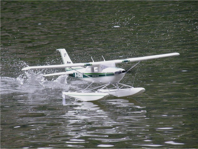 Elektro-Wasserfliegertreffen Grundlsee von 13. bis 15. Mai 2010 - Foto 15 - klick = zurck zum Index