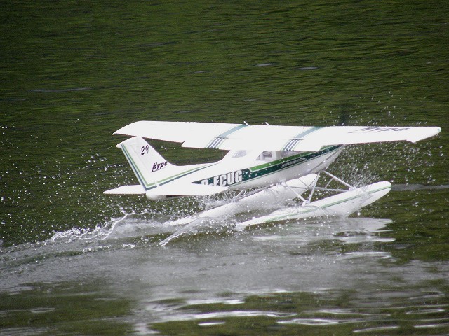 Elektro-Wasserfliegertreffen Grundlsee von 13. bis 15. Mai 2010 - Foto 17 - klick = zurck zum Index