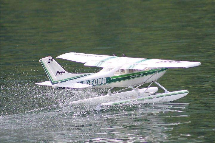 Elektro-Wasserfliegertreffen Grundlsee von 02. bis 03. Juni 2012 - Foto 04 - klick = zurck zum Index