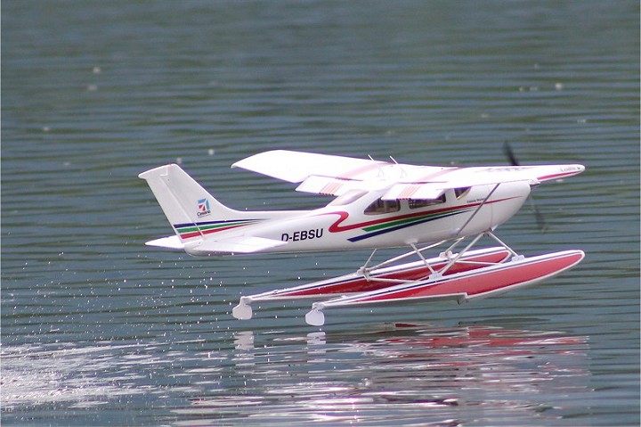 Elektro-Wasserfliegertreffen Grundlsee von 02. bis 03. Juni 2012 - Foto 12 - klick = zurck zum Index