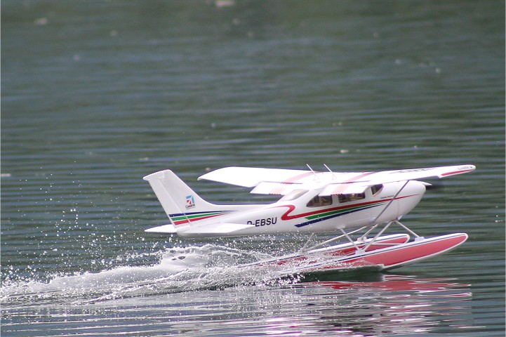 Elektro-Wasserfliegertreffen Grundlsee von 02. bis 03. Juni 2012 - Foto 13 - klick = zurck zum Index