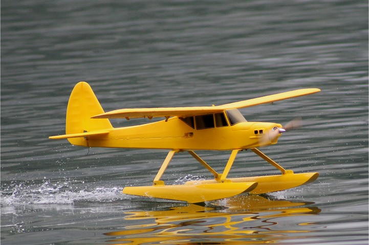 Elektro-Wasserfliegertreffen Grundlsee von 02. bis 03. Juni 2012 - Foto 15 - klick = zurck zum Index