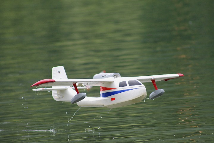 Elektro-Wasserfliegertreffen Grundlsee von 02. bis 03. Juni 2012 - Foto 79 - klick = zurck zum Index